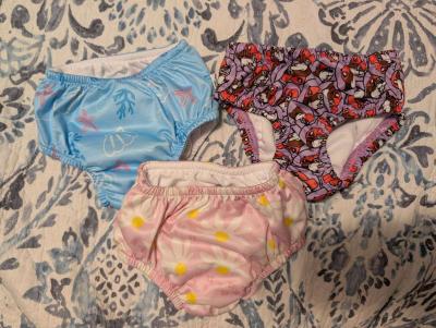 3 Swimming diapers