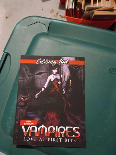 Vampires love at first bite coloring books - Thumbnail 1