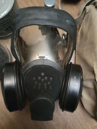 US Navy Mark V Gas Mask  USN Adjustable  with bag and extras - Thumbnail 2