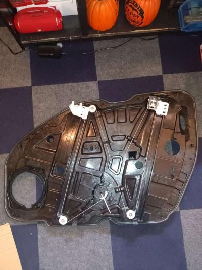 SecosAutoparts Front Left Side Power Window Regulator - Thumbnail 3