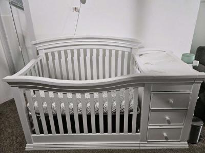 Baby crib with included mattress bumper - Thumbnail 2