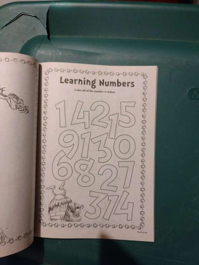 Grinch activity and coloring book - Thumbnail 2