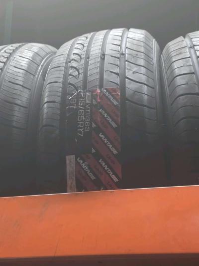 Vantage UHP 23545zR17  97W XL - Thumbnail 4