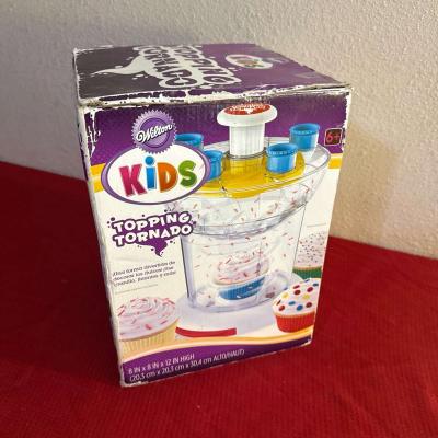Wilton Kids Topping Tornado DAMAGE BOX ITEM IS NEW - Thumbnail 2