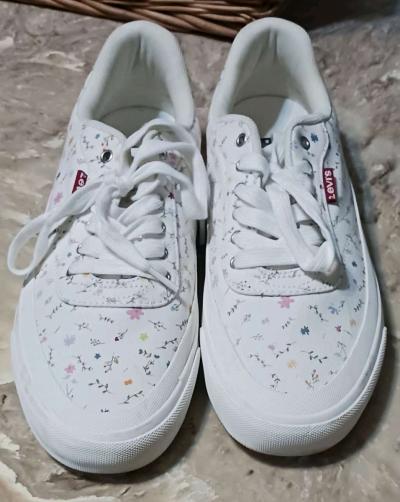 Womens Levis Shoes Size 8 and a half - Thumbnail 1