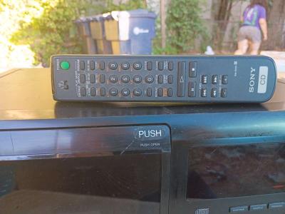 Sony CD player holds 51 CDs - Thumbnail 2