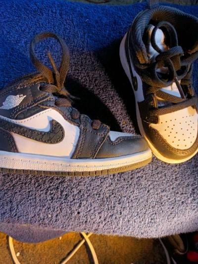 Air Jordan 1 Mid SE GS Panda Elephant infant sz 7 - Thumbnail 3