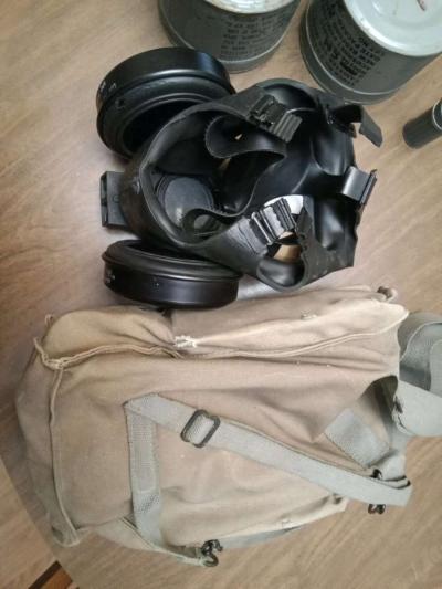 US Navy Mark V Gas Mask  USN Adjustable  with bag and extras - Thumbnail 4