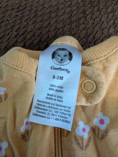 Baby yellow sleepsuit with feet and hat - Thumbnail 2