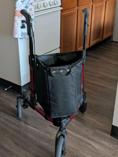 three wheel walker - Thumbnail 2