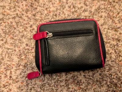 Wallet with the letter L - Thumbnail 5