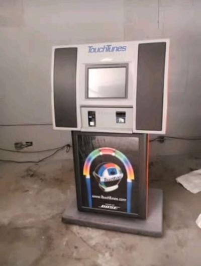 Touchtunes  Jukebox  Cash only