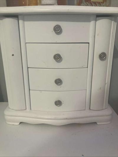 Vintage jewelry box Already used spacious for jewelry and - Richmond, Virginia