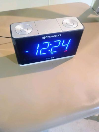 Emerson Alarm clockRadio - Thumbnail 3