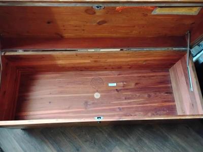 cedar hope chest trunk - Thumbnail 3