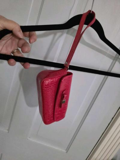 Liz Claiborne clutch wristlet wallet crocodile texture - Thumbnail 1