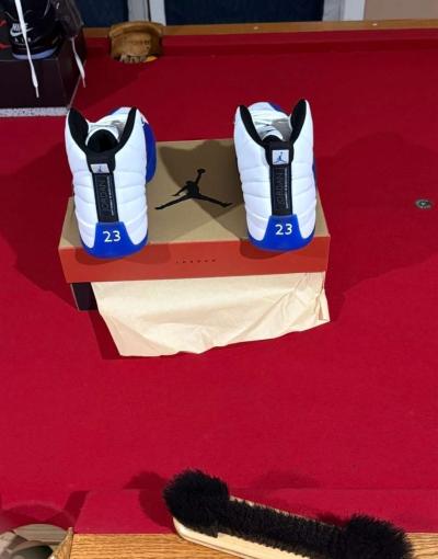 Air Jordan 12 - Thumbnail 2