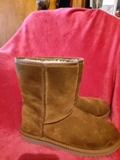 Koolabura by UGG size 8 tan womens boots - Thumbnail 3