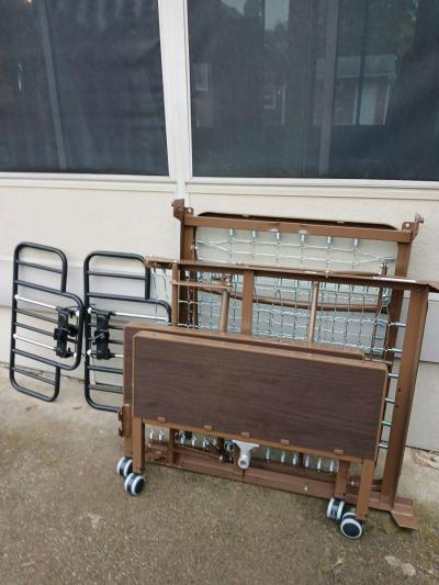 Electric adjustable bed with side boards