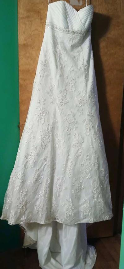 White Laced Wedding Dress with Train - Thumbnail 2