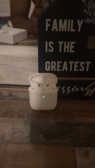 Apple AirPods with Wireless Charging Case 2nd Generation - Thumbnail 5
