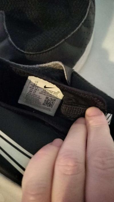 Nike Slides 6Y and Old Navy flip flops - Thumbnail 4