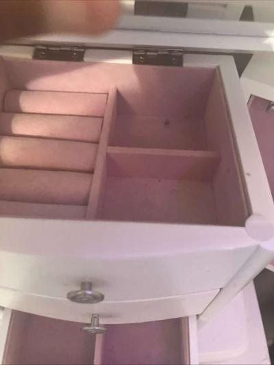 Vintage jewelry box Already used spacious for jewelry and - Thumbnail 4