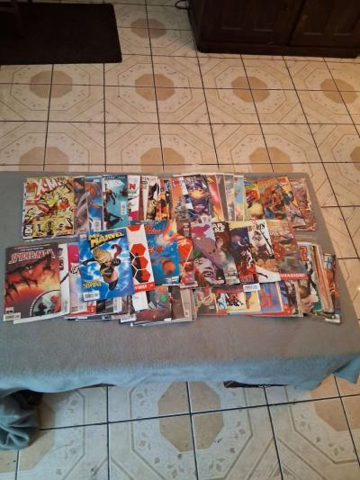 Lot Of 79 Marvel Comic Books And Magazine - Thumbnail 1