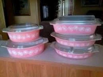 pink Pyrex vintage dishes - Thumbnail 3