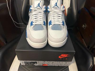 Air Jordan Retro 4s - Thumbnail 3