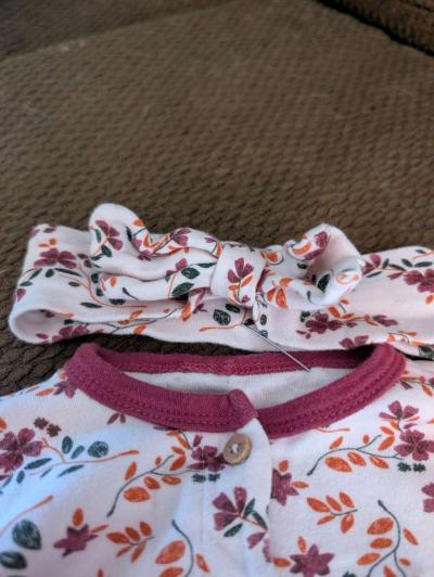Baby flowery pink sleepsuit with feet and headband - Thumbnail 4