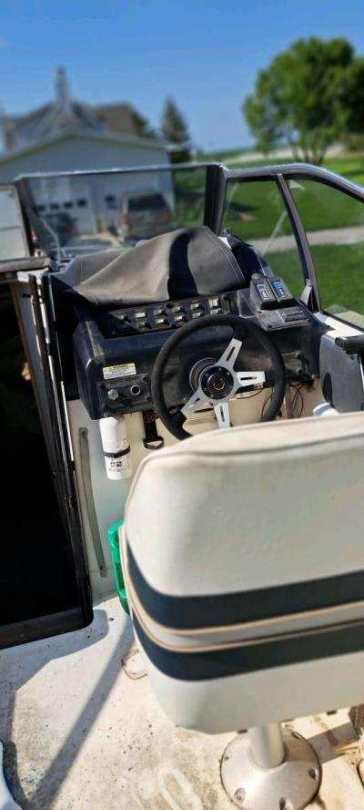 26 foot 1990 bayliner - Thumbnail 5