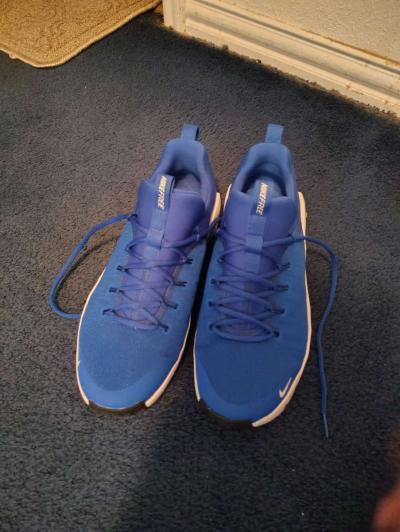 Nike athletic shoes 3 pump cover sweaters - Thumbnail 2