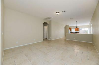 3 BEDROOMS 25 BATHROOMS SINGLE FAMILY HOME - Thumbnail 2