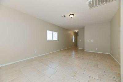 3 BEDROOMS 25 BATHROOMS SINGLE FAMILY HOME - Thumbnail 1