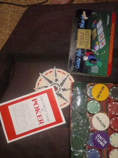 Texas Holden game never opened and fold out poker table - Thumbnail 2