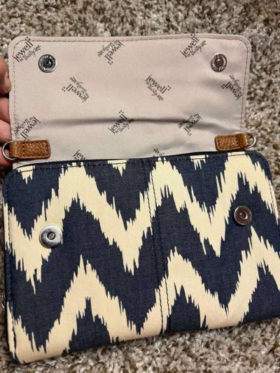 Jewell Tons of Funds Crossbody Bag by thirtyone - Thumbnail 4