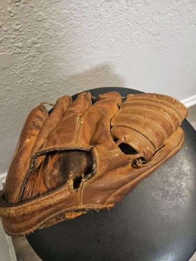 Vtg Nokona G24 RHT Baseball Glove