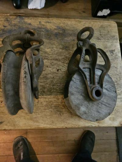 2 old wooden pulleys with metal frames 10 dollars for both - Thumbnail 2