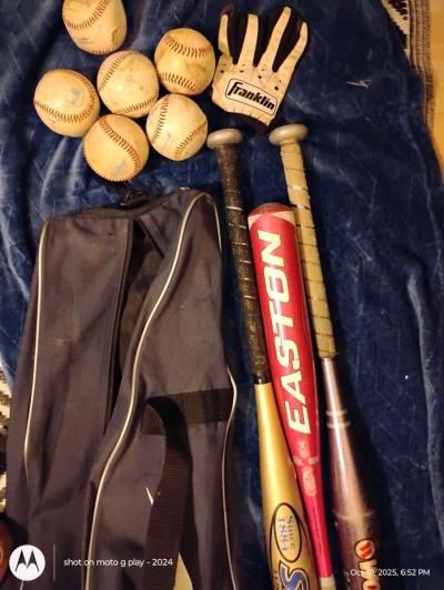 BASEBALL EQUIPMENT - Thumbnail 2