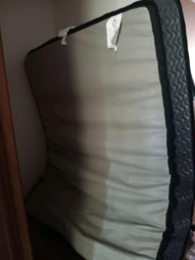 Queen size bed - Thumbnail 2