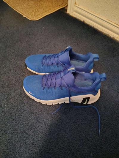 Nike athletic shoes 3 pump cover sweaters - Thumbnail 1