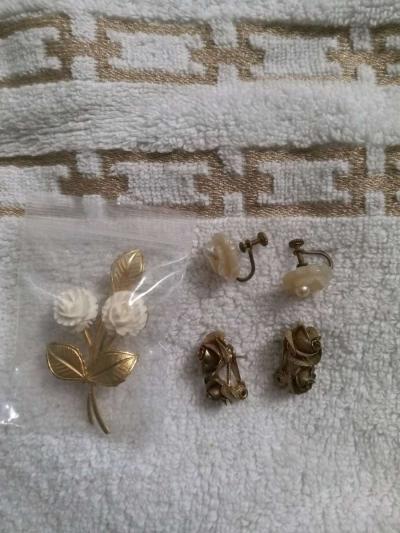 3pc Vintage Earring and Broach Jewelry Bundle - Wildomar, California