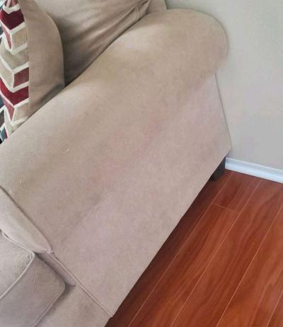 Loveseat Couch With 4 Pillows Read Description - Thumbnail 5