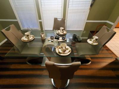 glass table - Thumbnail 2