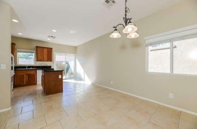 3 BEDROOMS 25 BATHROOMS SINGLE FAMILY HOME - Thumbnail 3