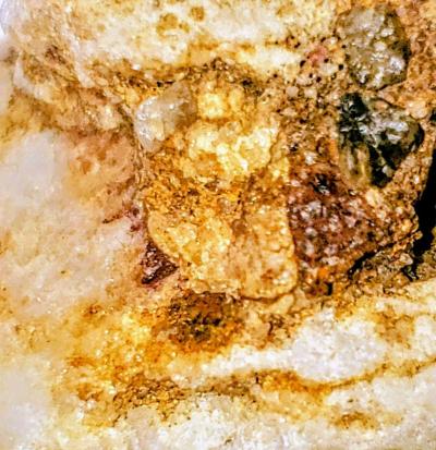 Geophite Multicolored Veined Gold Rose Quartz - Thumbnail 5