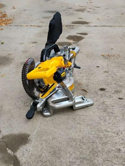 DEWALT 20V MAX 714 in Cordless Sliding Miter Saw with batter - Thumbnail 3