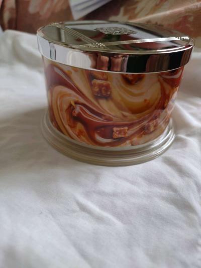 Caramel Toffee Swirl Homework Slatkin scented candle - Thumbnail 1