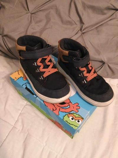 Cat and Jack Boys Boots size 11y - Thumbnail 2